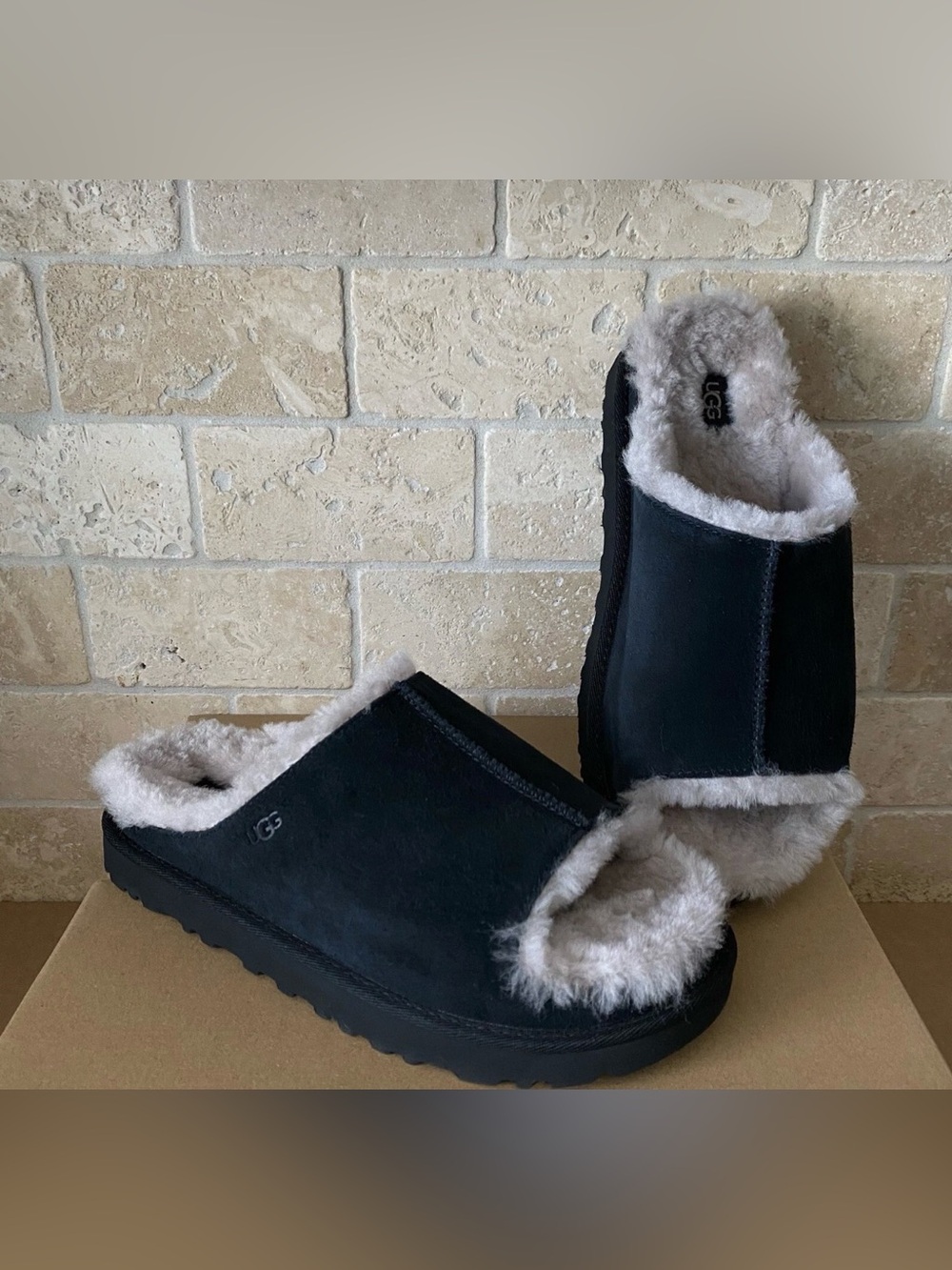 UGG® Womens Greenport Slide Sandal -
Size 8 US, (Black)